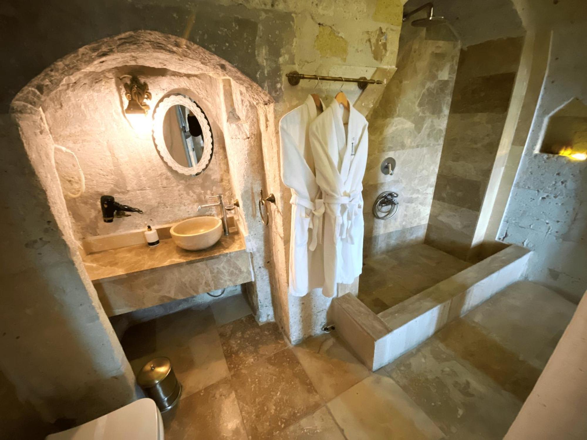 Mimi Cappadocia Luxury Cave Hotel Uchisar Exterior photo