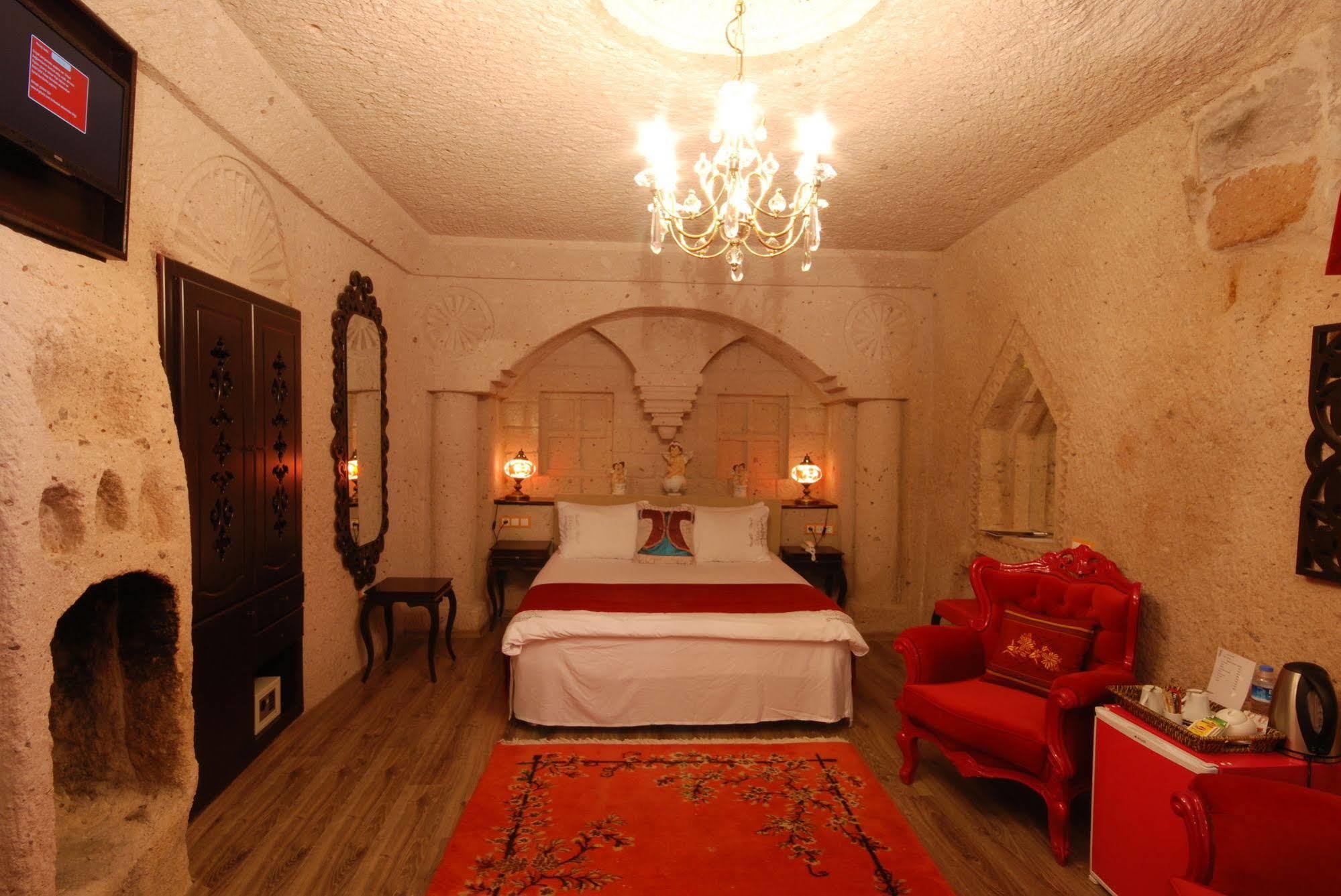 Mimi Cappadocia Luxury Cave Hotel Uchisar Exterior photo
