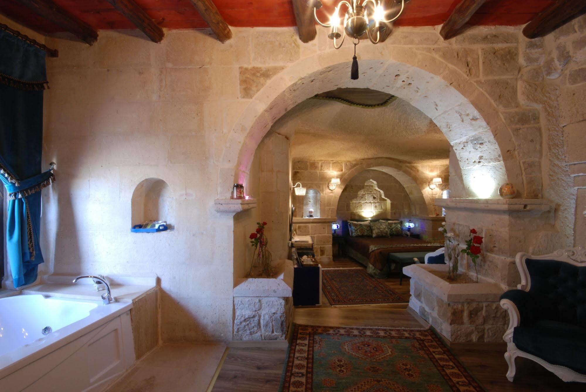Mimi Cappadocia Luxury Cave Hotel Uchisar Exterior photo