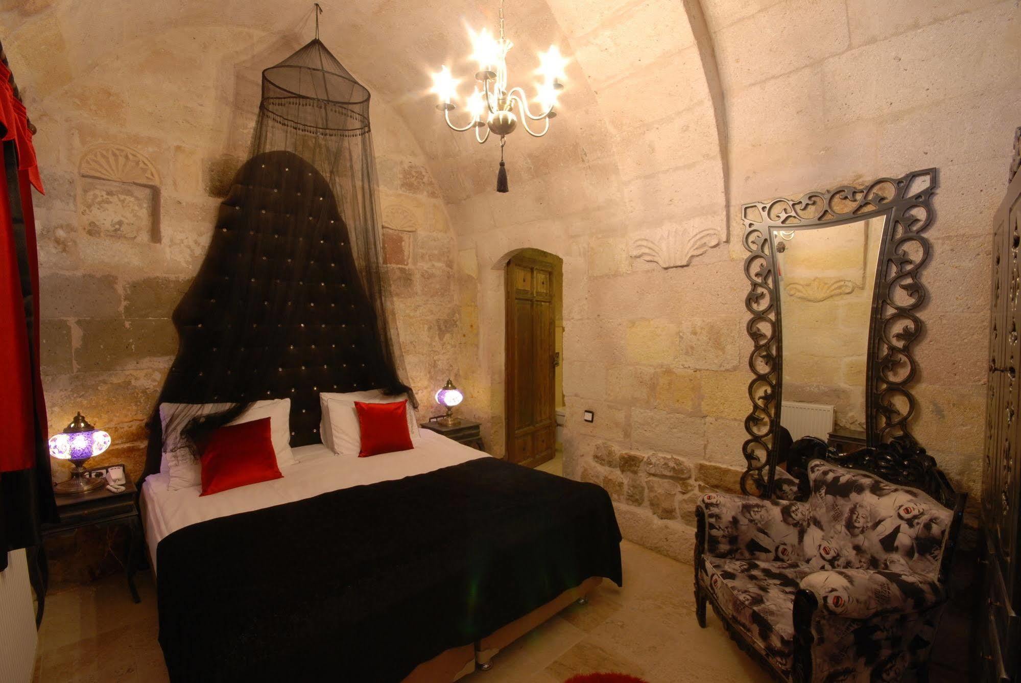 Mimi Cappadocia Luxury Cave Hotel Uchisar Exterior photo