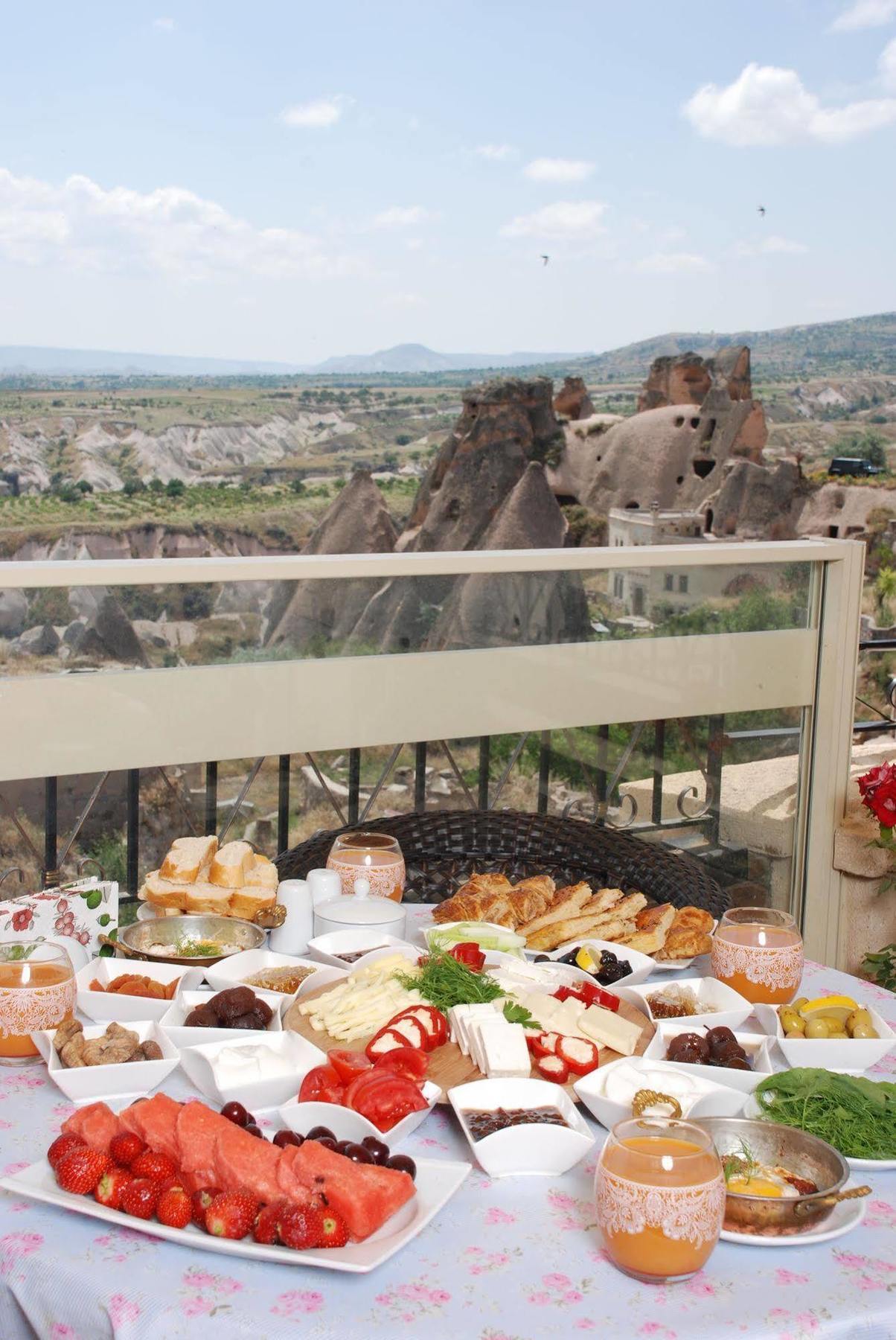 Mimi Cappadocia Luxury Cave Hotel Uchisar Exterior photo