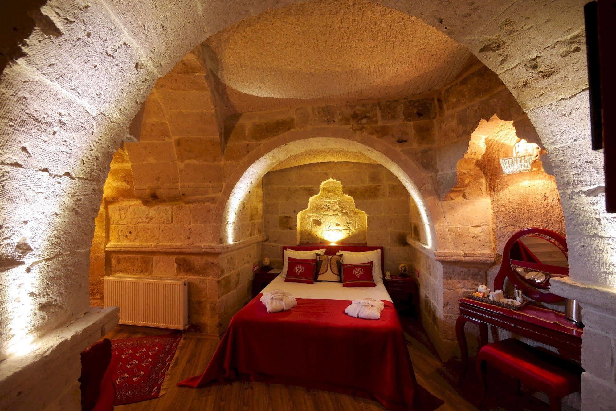 Mimi Cappadocia Luxury Cave Hotel Uchisar Exterior photo